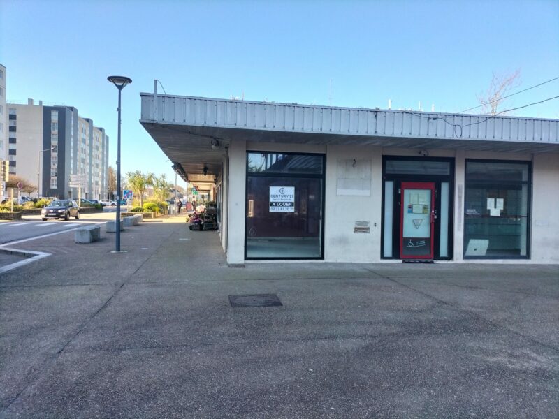 Un ensemble de deux cases commerciales à Octeville