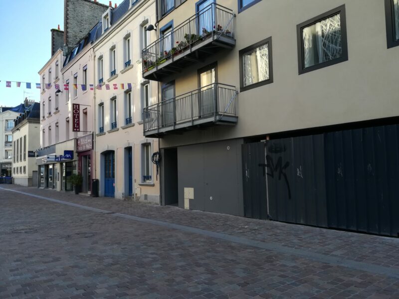 Case commercial en zone piétonne