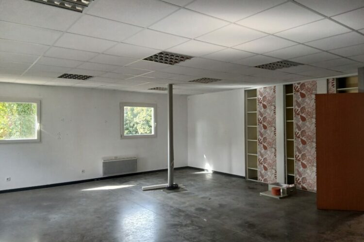 A LOUER A VENDRE LOCAL ACTIVITE AU MOLAY LITTRY