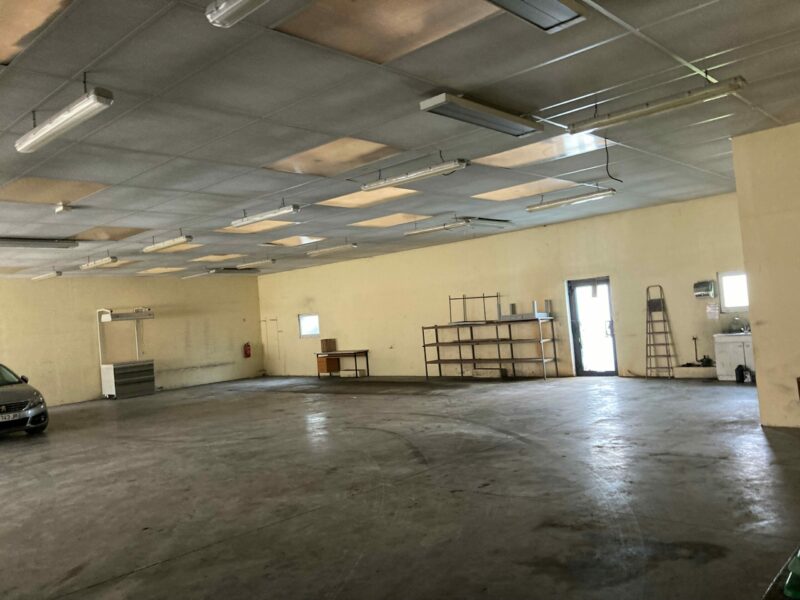 A LOUER A VENDRE LOCAL ACTIVITE AU MOLAY LITTRY