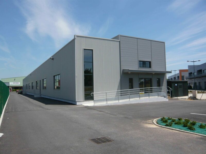 RARE SUR ALENCON A VENDRE LOUER BATIMENT EN EXCELLENT ETAT