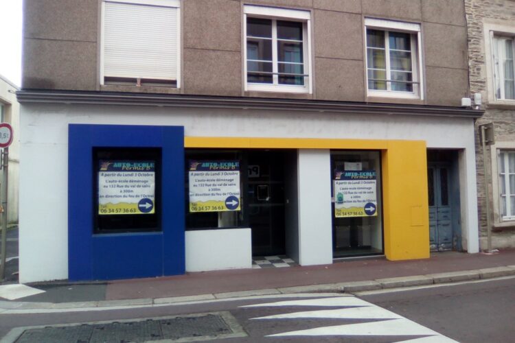 local à ,usage commercial avec vitrines