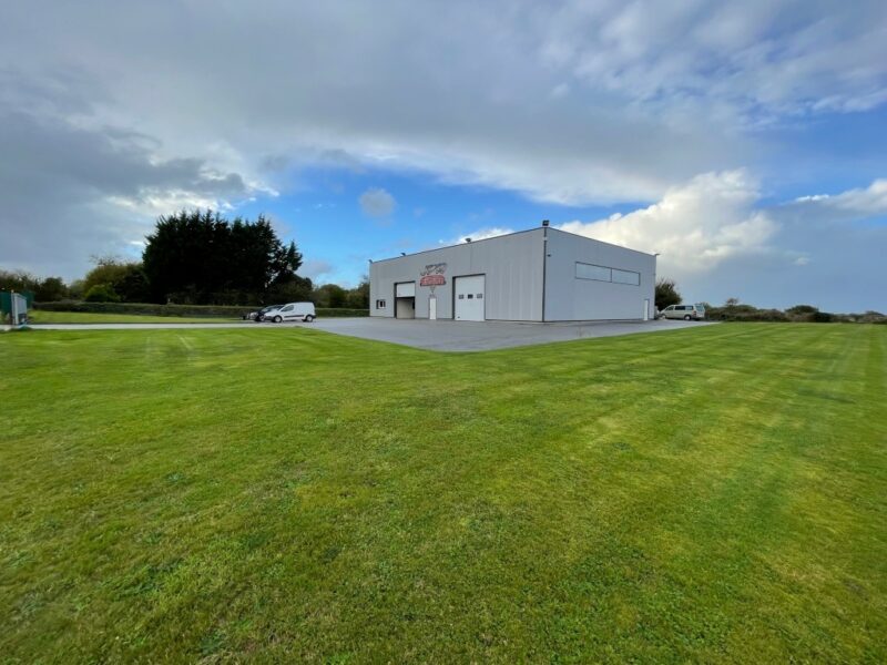 BATIMENT A USAGE ARTISANAL – INDUSTRIEL OU COMMERCIAL