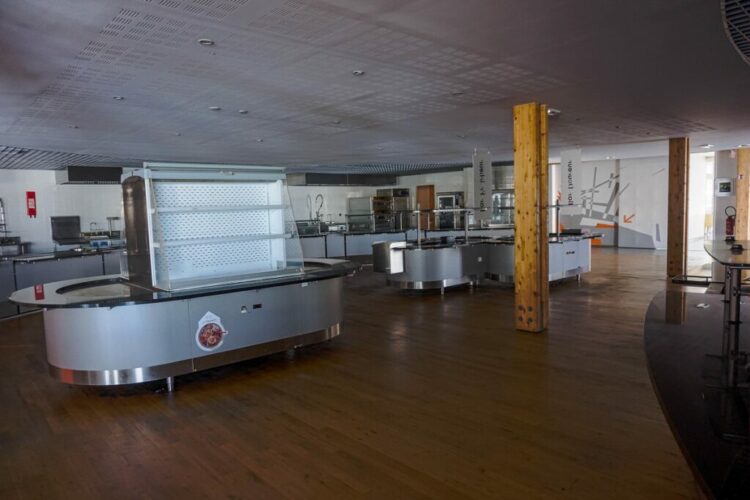 Espace de restauration 1400 m² à Colombelles, dans un ensemble divisible par lots