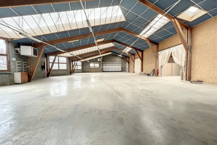 Local commercial ou d’activités Bernay 1100 m² – 5980 m² de terrain