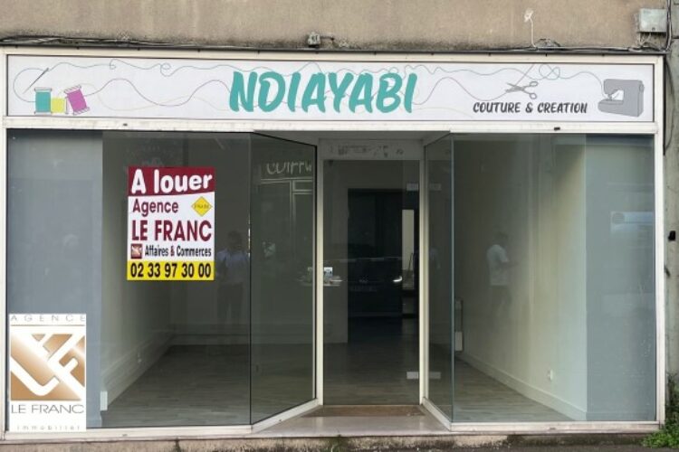 LOCAL A USAGE DE COMMERCE OU DE BUREAUX