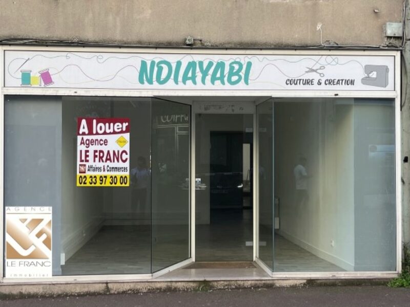 LOCAL A USAGE DE COMMERCE OU DE BUREAUX