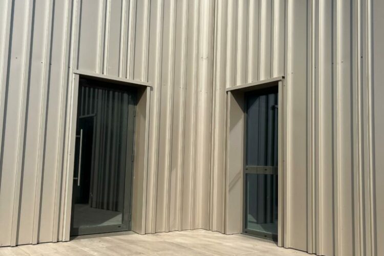 IFS – A Vendre ou a Louer – BUREAUX à aménager – 426 m² divisibles + terrasses et places de stationnement affectées