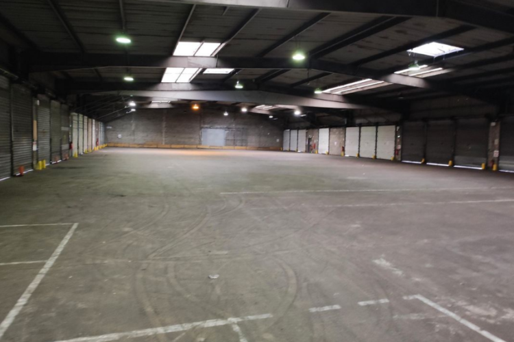 Entrepôt messagerie 2000 m2 proche de Rouen