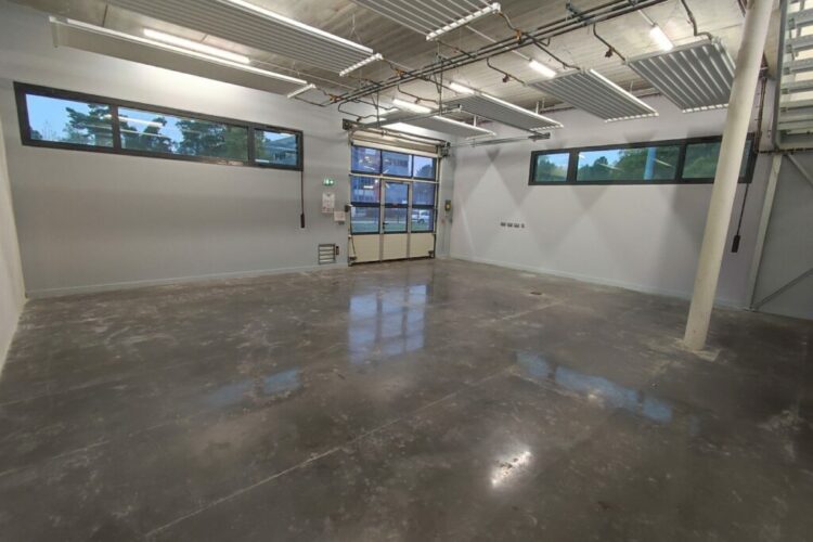 Atelier de 90 m2 proche de Rouen avec Bureau