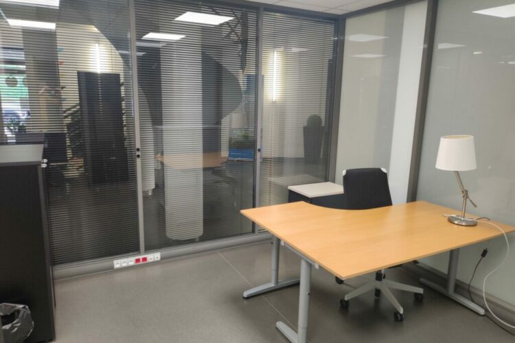 Bureau de 12 m² meublé au RDC, situé au Centre d’Affaires de Dieppe