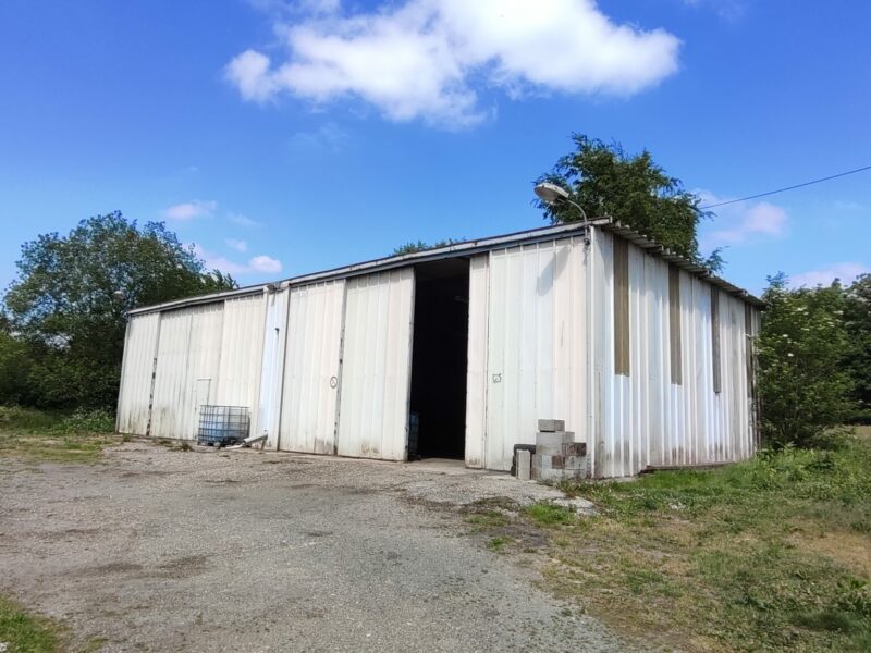 vente terrain et locaux commerciaux hangars
