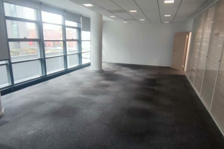 Bureau de 491 m2 à Rouen