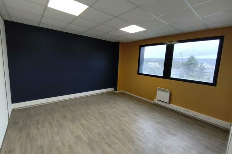 Bureau 52 m2 à CLEON