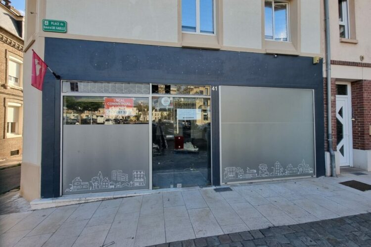 Local commercial 105 m² environ – Place centrale de Duclair