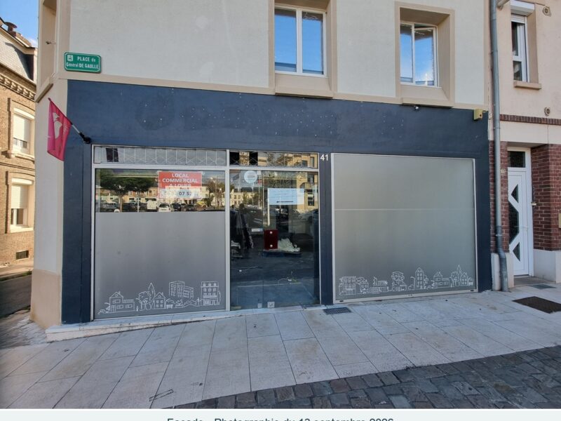 Local commercial 105 m² environ – Place centrale de Duclair